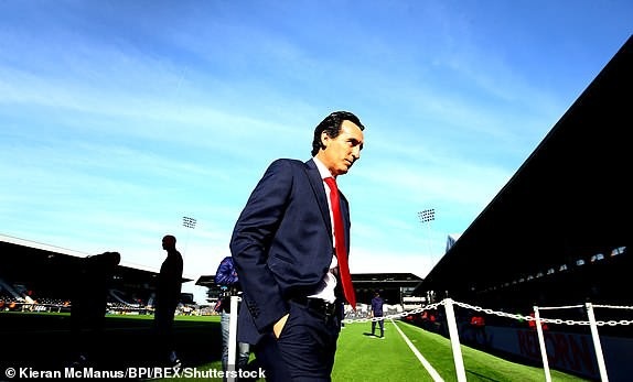 
Huấn luyện viên Unai Emery lần đầu tiên tới Craven Cottage
