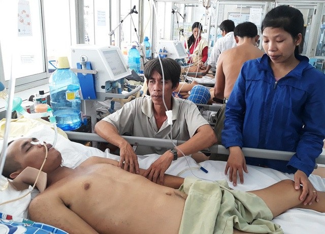 Hơn 51 triệu đồng đến người cha nguy kịch do bị ngã khi trèo cây - 2 Do bi liệt tứ chi nên phần mông, lưng anh Tân đang bị hoại tử, đặc biệt khả năng sống sót của anh Tân là rất thấp nếu không được phẫu thuật.