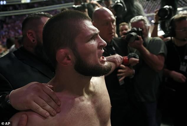 Vì sao hai bên hỗn chiến sau trận UFC kinh điển giữa Khabib và McGregor? - 2
Khabib Nurmagomedov có thể bị tước đai và cấm thi đấu vì hành vi thiếu kìm chế