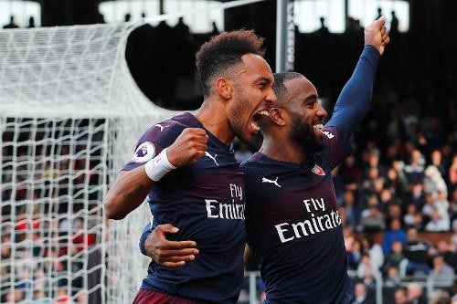 Fulham 1-5 Arsenal: Bùng nổ bàn thắng ở hiệp hai - 1
Aubameyang và Lacazette đều lập cú đúp vào lưới Fulham