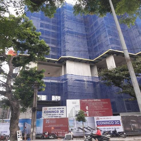 Điểm mặt hàng trăm dự án BĐS Hà Nội bị bêu tên trong Kết luận Thanh tra Chính phủ - 1
Chung cư Aqua Central 44 Yên Phụ từng bị lập biên bản ngừng thi công vì xây dựng sai so với thiết kế.