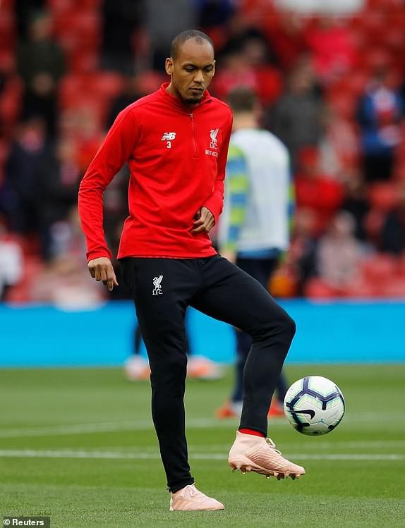 
Fabinho khởi động cùng đồng đội, ngoại trừ thủ thành Alisson, các tân binh còn lại của Liverpool đều đá dự bị ở trận này
