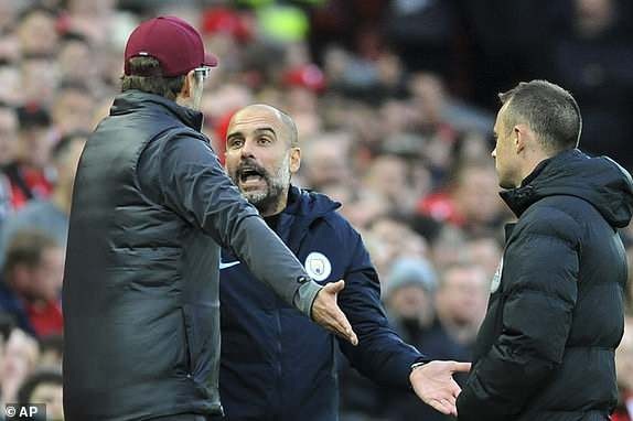 Liverpool 0-0 Man City: Đáng buồn cho "tội đồ" Mahrez - 2
Pha tranh cãi giữa Guardiola và Klopp, tuy nhiên cả hai không gây hấn
