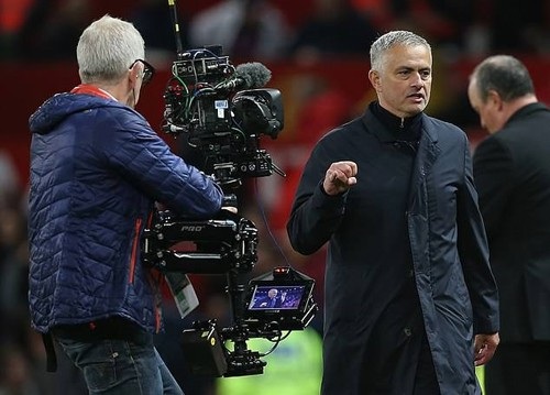 FA vào cuộc điều tra, HLV Mourinho đối diện với án cấm chỉ đạo - 1
HLV Mourinho đối diện với án phạt từ FA