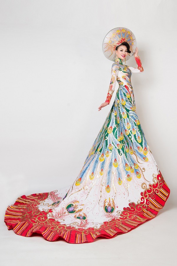 Nữ Hoàng Trần Huyền Nhung và Nam Vương Quốc tế diện quốc phục nặng ký sánh bước bên nhau. - 7 Nữ Hoàng Trần Huyền Nhung và Nam Vương Quốc tế diện quốc phục nặng ký sánh bước bên nhau. - 7
