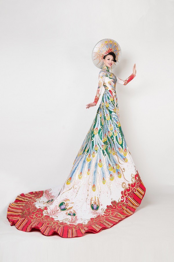 Nữ Hoàng Trần Huyền Nhung và Nam Vương Quốc tế diện quốc phục nặng ký sánh bước bên nhau. - 8 Nữ Hoàng Trần Huyền Nhung và Nam Vương Quốc tế diện quốc phục nặng ký sánh bước bên nhau. - 8