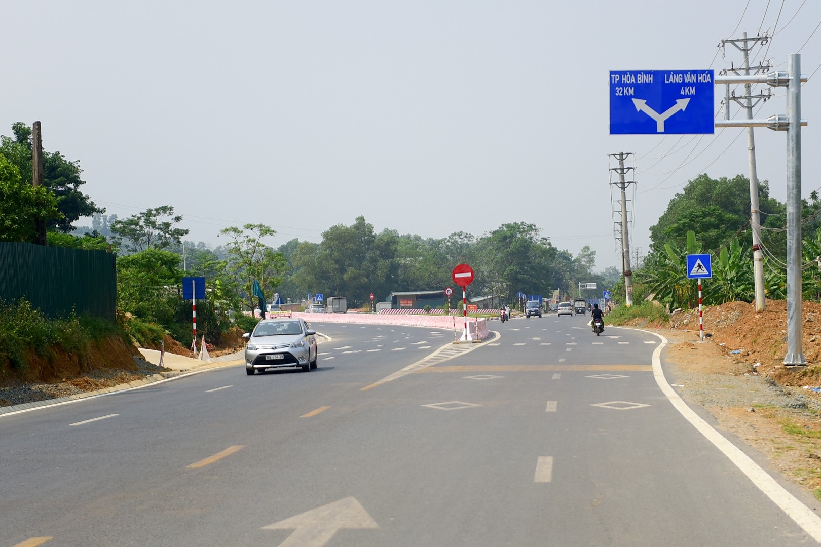 Toàn cảnh tuyến BOT nghìn tỷ nối Hòa Lạc-Hòa Bình một ngày trước khi thông xe - Ảnh 3. Toàn cảnh tuyến BOT nghìn tỷ nối Hòa Lạc-Hòa Bình một ngày trước khi thông xe - Ảnh 3.