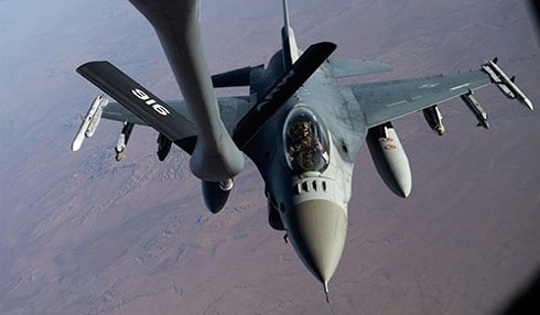 Chiến lược mới của Mỹ có đem đến cái kết “có hậu” cho Syria? - 1
Máy bay F-16 của Mỹ trên bầu trời Syria tháng 12/2017. Ảnh: USAF