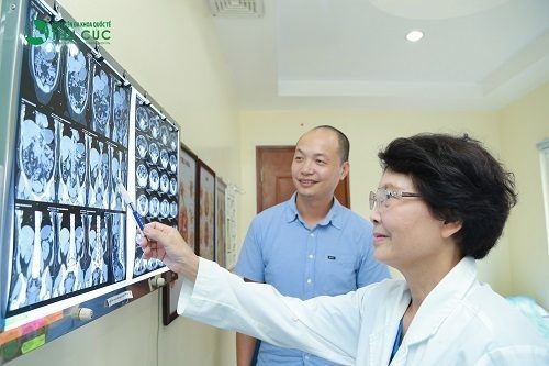 Những dấu hiệu SOS cần nội soi dạ dày ngay - 2 Khi có các triệu chứng bất thường tại dạ dày cần đi khám bác sĩ chuyên khoa tiêu hóa và nội soi dạ dày càng sớm càng tốt.