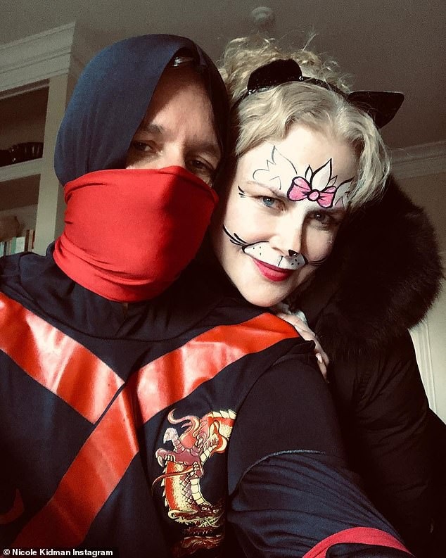 Rihanna khoe vòng một trong tiệc hóa trang - 6
Vợ chồng Nicole Kidman - Keith Urban cũng hòa vào không khí Halloween