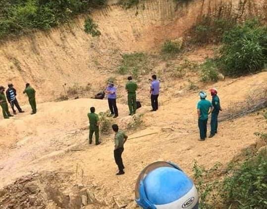Phát hiện thi thể người đàn ông bị đốt cháy đen - 1 Hiện trường nơi phát hiện thi thể nạn nhân bị đốt cháy
