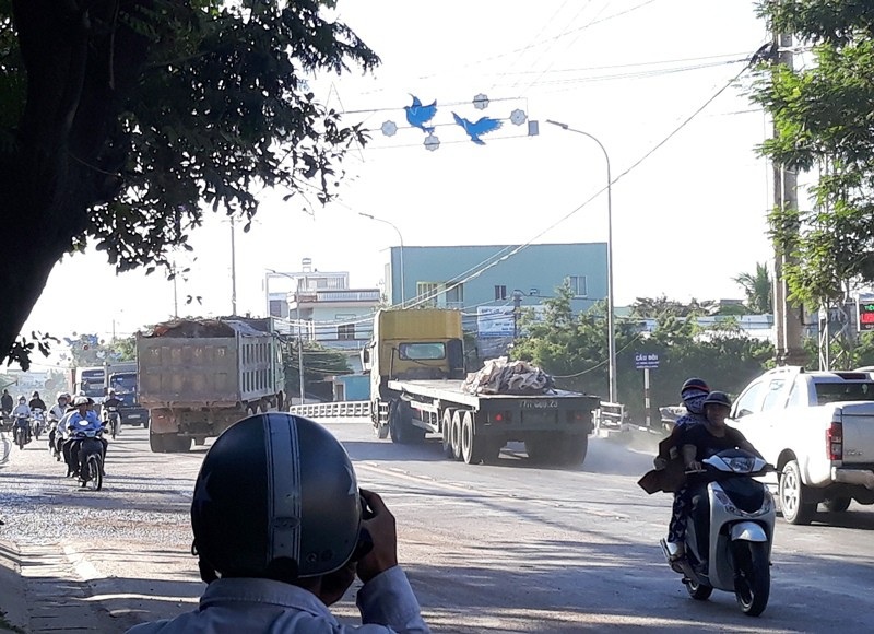 Tập đoàn xe tải “hành dân” suốt nhiều năm tại Bình Định! - Ảnh 4. Tập đoàn xe tải “hành dân” suốt nhiều năm tại Bình Định! - Ảnh 4.