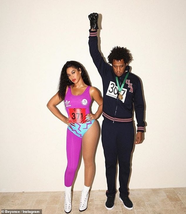 
Chồng cô Jay-Z thì hóa trang thành Tommie Smith
