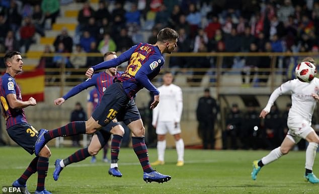 Barcelona tiếp đà chiến thắng sau trận Siêu kinh điển - 4
Clement Lenglet đánh đầu ghi bàn thắng duy nhất ở cuối trận vài lưới Cultural Leonesa