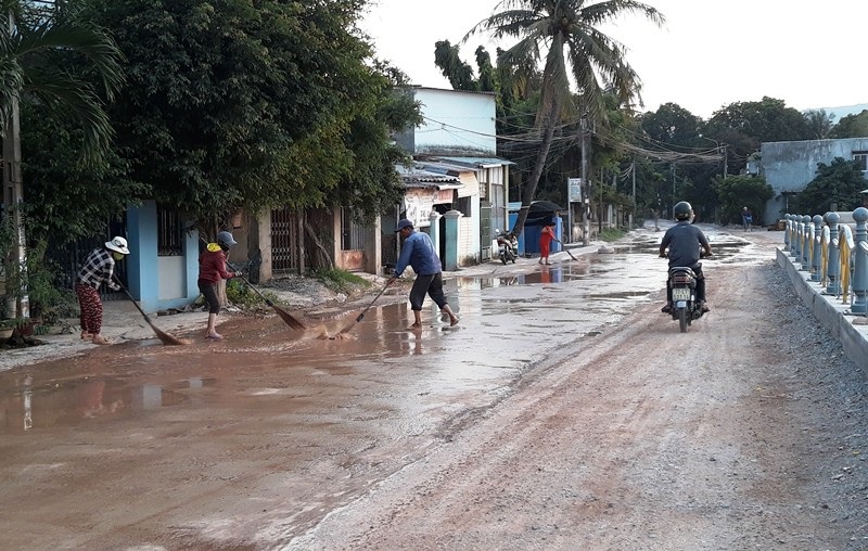 Tập đoàn xe tải “hành dân” suốt nhiều năm tại Bình Định! - Ảnh 5. Tập đoàn xe tải “hành dân” suốt nhiều năm tại Bình Định! - Ảnh 5.