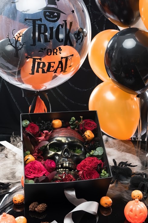 Gần 20 triệu đồng lẵng hoa Halloween, giật mình vì xót chứ không vì sợ ma - 5 Giá của hộp hoa này lên tới 1,5 triệu đồng và 800.000 đồng tiền bóng trang trí