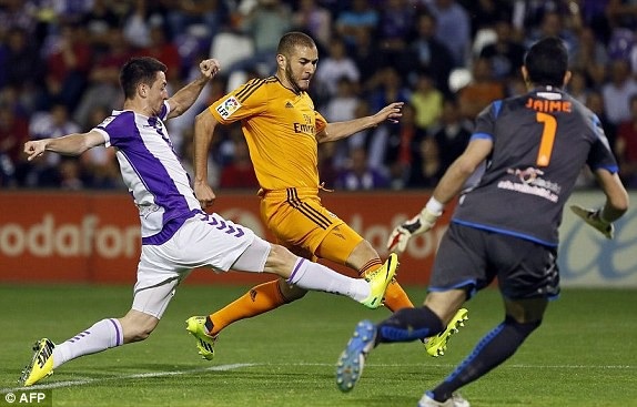Tân HLV Solari có giúp Real Madrid thoát khỏi vị trí thứ 9 La Liga? - 3
Benzema và đồng đội cần 3 điểm trước Valladolid để hồi sinh tại La Liga