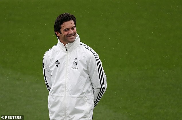 Tân HLV Solari có giúp Real Madrid thoát khỏi vị trí thứ 9 La Liga? - 2
HLV Solari được kỳ vọng sẽ giúp Real Madrid vượt qua khủng hoảng