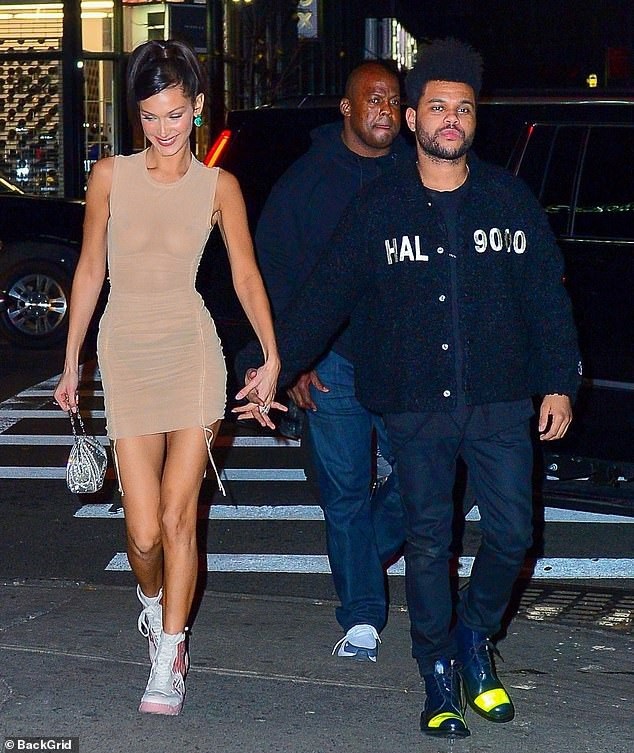 
Siêu mẫu 22 tuổi được bạn trai hộ tống dự tiệc
