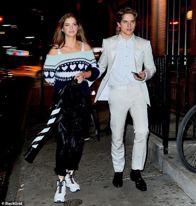
Barbara Palvin và bạn trai Dylan Sprouse
