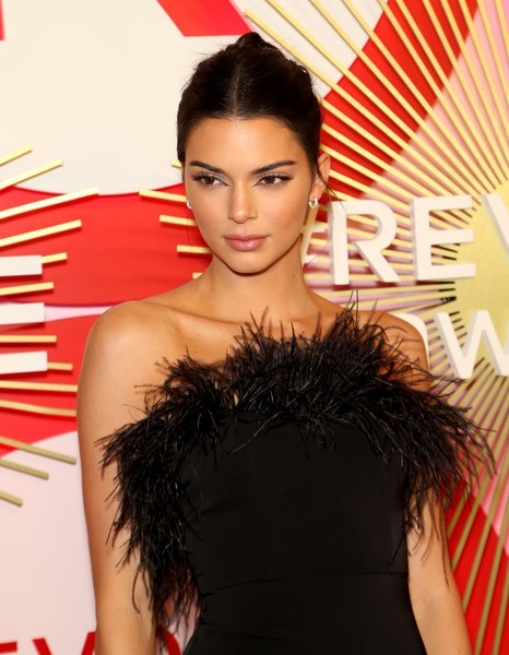 
Kendall Jenner là một trong những chân dài có thu nhập cao nhất thế giới năm 2017
