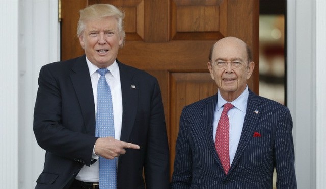 Sau Bộ trưởng Tư pháp, ông Trump có thể sắp sa thải Bộ trưởng Thương mại - 1
Tổng thống Donald Trump (trái) và Bộ trưởng Thương mại Wilbur Ross (Ảnh: Reuters)