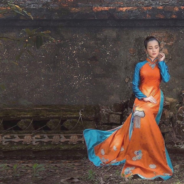 Hoa khôi Huỳnh Thúy Vi dịu dàng trong tà áo dài mang nét cung đình xưa - 8 Hoa khôi Huỳnh Thúy Vi dịu dàng trong tà áo dài mang nét cung đình xưa - 8