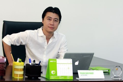 Chuẩn bị xét xử vụ đánh bạc khủng: Ông trùm biết ẩn mình và chiếc ví cũ mèm - 1
Có nghìn tỉ trong tay, nhưng Phan Sào Nam vẫn giữ lối sống giản dị, không phô trương. (ảnh: internet)