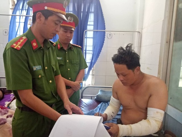 Khởi tố 1 đối tượng trong vụ phóng hỏa đốt shop hoa khiến 2 thiếu nữ tử vong - 1 Đối tượng Thụ thời điểm còn điều trị bỏng tại bệnh viện