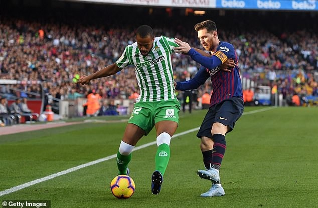 Messi lập cú đúp, Barcelona vẫn thua sốc Betis - 22
Barcelona vẫn đứng đầu bảng La Liga, nhưng họ chỉ còn hơn Sevilla, Atletico đúng 1 điểm