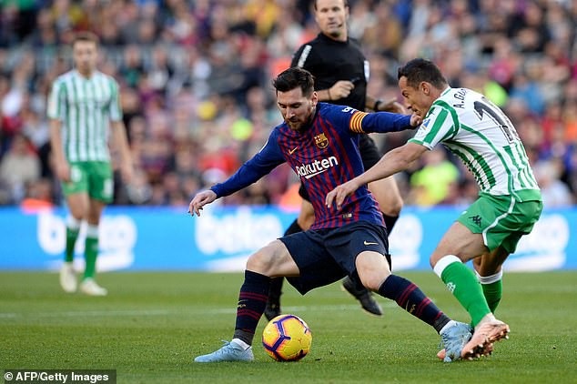 Messi lập cú đúp, Barcelona vẫn thua sốc Betis - 21
Một mình Messi không thể giúp Barca tránh được thất bại