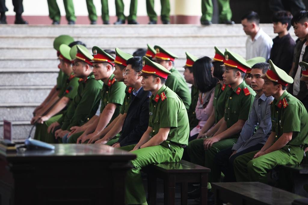 2 cựu tướng bị cáo buộc bảo kê cho 2 ông trùm thu hàng nghìn tỷ - 2 2 cựu tướng bị cáo buộc bảo kê cho 2 ông trùm thu hàng nghìn tỷ - 2