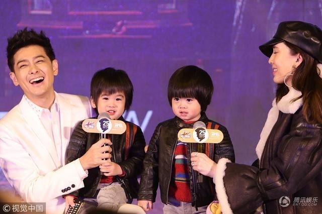 Lâm Chí Dĩnh lần đầu đưa vợ đi dự sự kiện sau 14 năm - 8
Trong những năm chung sống, Lâm Chí Dĩnh không dẫn vợ và các con tới dự các sự kiện hay xuất hiện công khai trong các sự kiện. Lâm Chí Dĩnh từng giải thích rằng, đây là cách anh bảo vệ các con và vợ.