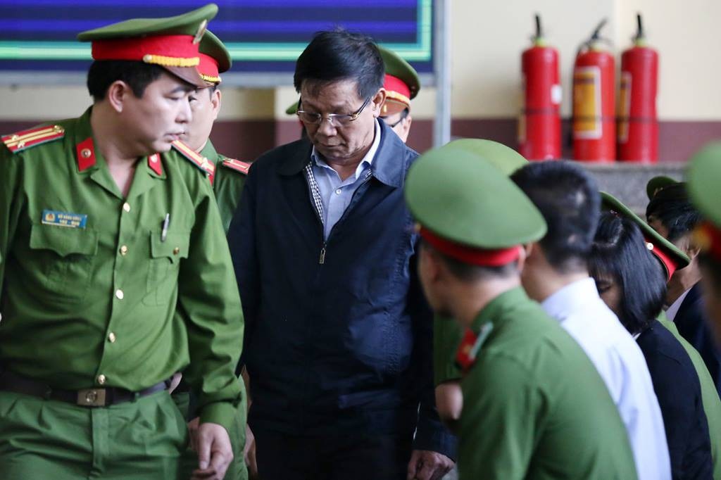 2 cựu tướng bị cáo buộc bảo kê cho 2 ông trùm thu hàng nghìn tỷ - 8
Cựu Trung tướng Phan Văn Vĩnh
