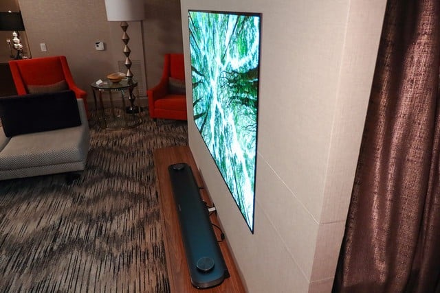 Khám phá chiếc TV OLED siêu mỏng của cầu thủ Quang Hải - 3 Model LG OLED W7 – dòng TV dán tường mỏng nhất thế giới