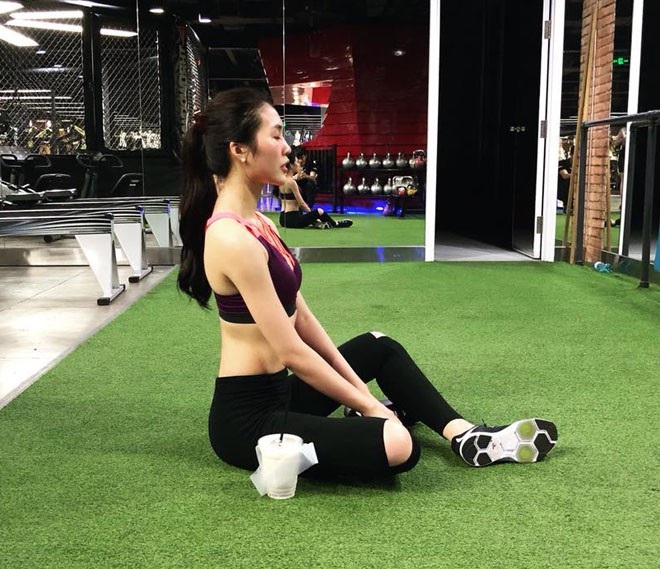 Không đọ ngực “khủng”, mỹ nhân Việt nào sở hữu vòng eo nhỏ nhất? - 9 Ngoài tập gym, cô còn chạy bộ, tập sexy dance để thư giãn cơ thể.