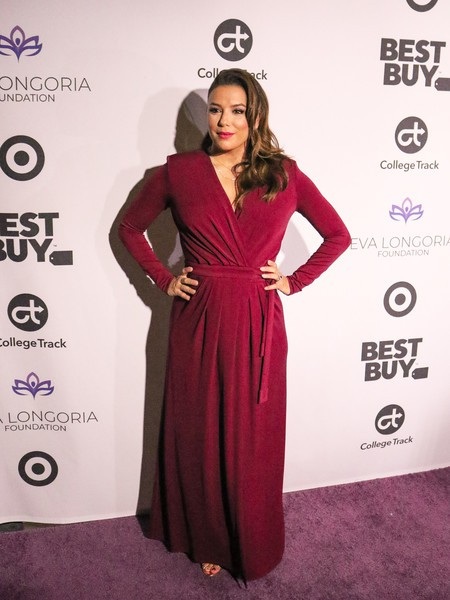 Eva Longoria gợi cảm tái xuất sau khi sinh con - 6
Ngôi sao xinh đẹp tích cực tham gia các hoạt động từ thiện xã hội sau khi sinh con