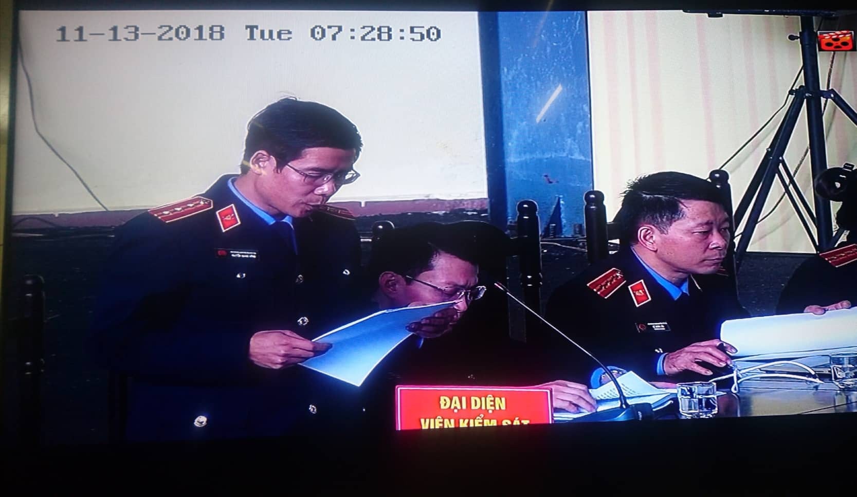 Xử vụ đánh bạc nghìn tỷ: Nhà mạng thu hơn 1.000 tỷ đồng - 8
Đại diện Viện kiểm sát tiếp tục công bố cáo trạng sáng nay (13/11)
