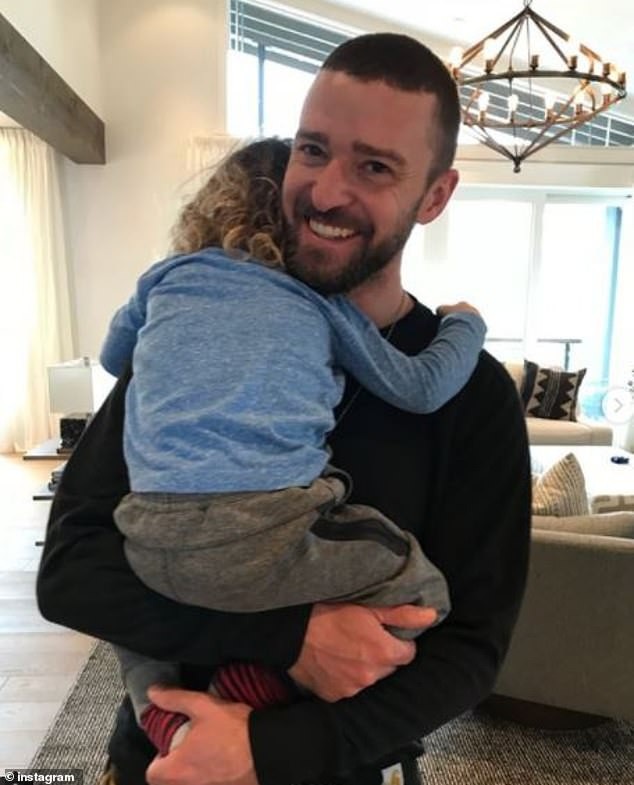 Jessica Biel và Justin Timberlake "giữ lửa" mối tình 11 năm - 5
Justin Timberlake bế con trai Silas, 3 tuổi.