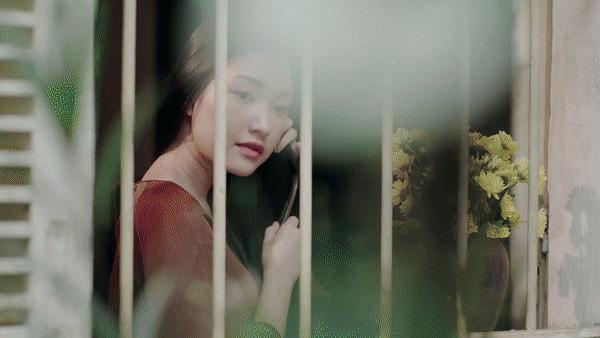 Sau đó, show dài tập này sẽ được trình chiếu song song giữa Việt Nam và kênh KBS World Hàn Quốc phủ sóng hơn 63 quốc gia. Đây là dự án hợp tác văn hóa Việt Nam - Hàn Quốc nhằm giới thiệu những nét đẹp của văn hóa, ẩm thực, du lịch và phong cách sống của con người xứ Huế nói riêng và Việt Nam nói chung. Chương trình kéo dài 20 số. Nàng thơ xứ Huế do đạo diễn Bảo Nhân và Namcito đảm đương. Nàng thơ xứ Huế được phối hợp sản xuất với Tổng cục Du lịch Hàn Quốc.