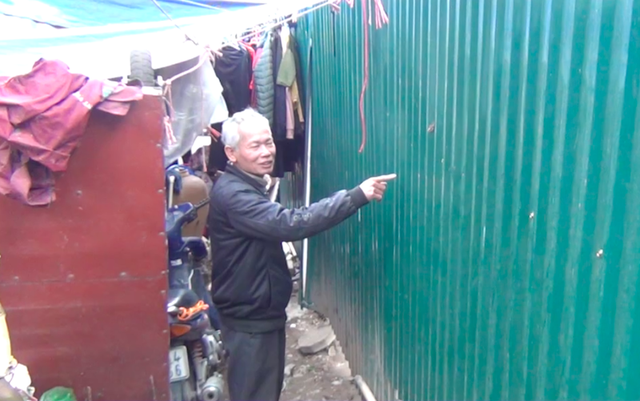 Hà Nội: Cách giải quyết khiếu nại “lạ” của huyện Gia Lâm với đơn thư của người dân? - 1
Khu đất đã bị quây tôn mà người dân cho rằng chính quyền địa phương đã làm trái luật.