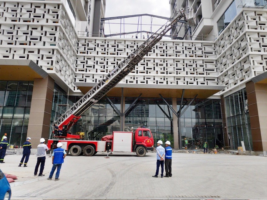 Thời điểm “vàng” để sở hữu căn hộ tại Sky Park Residence - 2 Diễn tập phòng cháy chữa cháy tại dự án