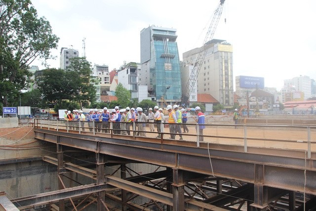 Hình hài tuyến metro đầu tiên của TPHCM sau 6 năm thi công - 16 Gói thầu số 1a (xây dựng đoạn ngầm gần 0,8km từ ga trung tâm Bến Thành đến ga Nhà hát TP) đạt hơn 50% khối lượng công việc