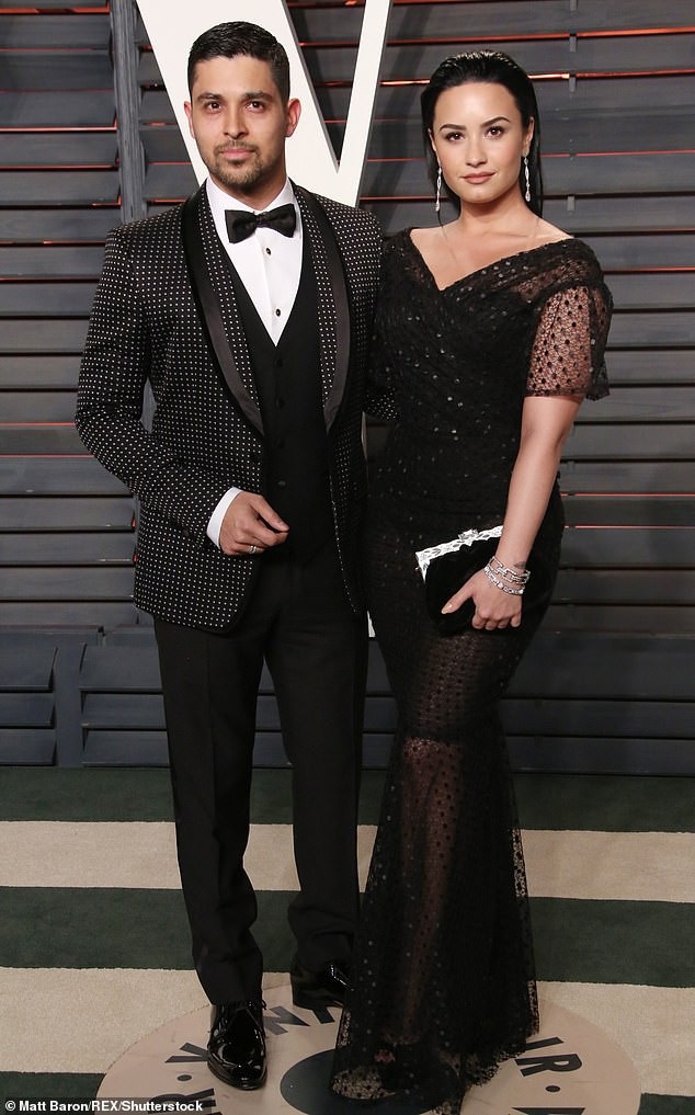 Demi Lovato vẫn thân thiết với bạn trai cũ - 1