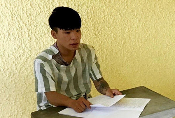 “Săn” đồ hiệu giá rẻ, nhiều cô gái “sập bẫy” - 1 Đối tượng Phan Chí Trung tại cơ quan điều tra