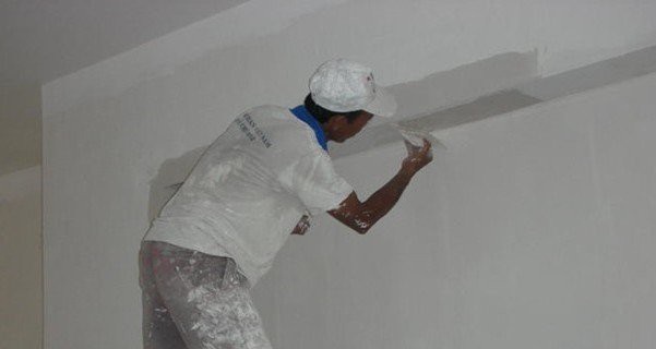 Rời cơ quan Nhà nước: 5 năm nhem nhuốc quần đùi áo cộc, tôi trả giá đích đáng - 1 Từ thợ sơn nhà, anh Khang đã thành ông chủ đại lý sơn và có cuộc sống sung túc hơn rất nhiều thời còn là công chức nhà nước (ảnh minh họa)