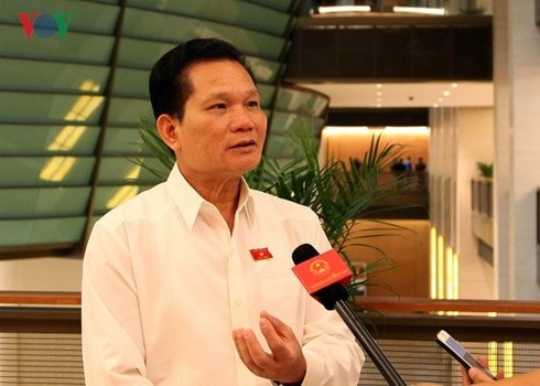 Lương mới áp dụng từ 2021 bắt buộc gắn với tinh giản biên chế - 1
Đại biểu Bùi Sỹ Lợi