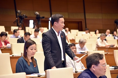 Ga ngầm C9 cạnh Hồ Gươm thành nỗi lo phá vỡ cảnh quan kiến trúc khu di sản - 1
Đại biểu Triệu Thế Hùng phát biểu tại phiên thảo luận (ảnh: Quochoi.vn)