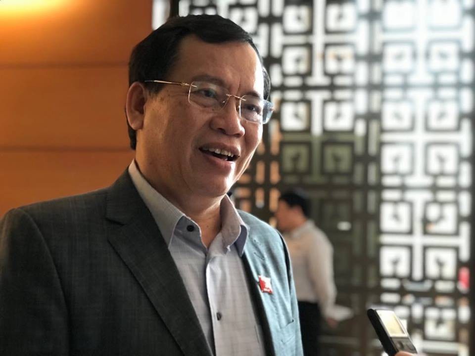 “Chủ tịch tỉnh không chịu tiếp dân thì… rời ghế đi!” - 1 Đại biểu Quốc hội Vũ Trọng Kim trao đổi bên hành lang Quốc hội sáng 14/11