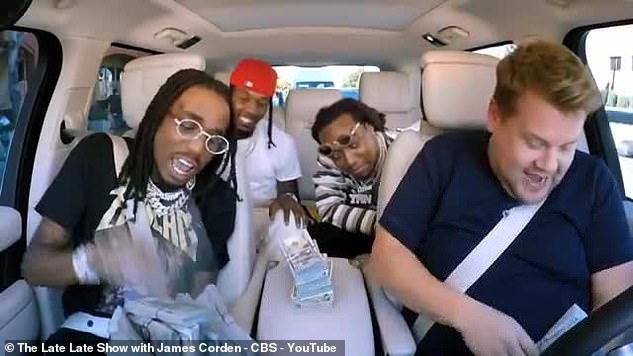 Hát karaoke trên ô tô, Migos gây sốc khi khoe 200 nghìn USD - 3
James Corden bày tỏ sự ngưỡng mộ với nhóm nhạc, anh nói: Tôi chưa thấy nhiểu tiền mặt như thế bao giờ, các anh mang số tiền này đi đâu mà sẽ làm gì với nó?